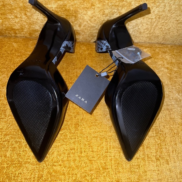 Pumps - Picture 1 of 3